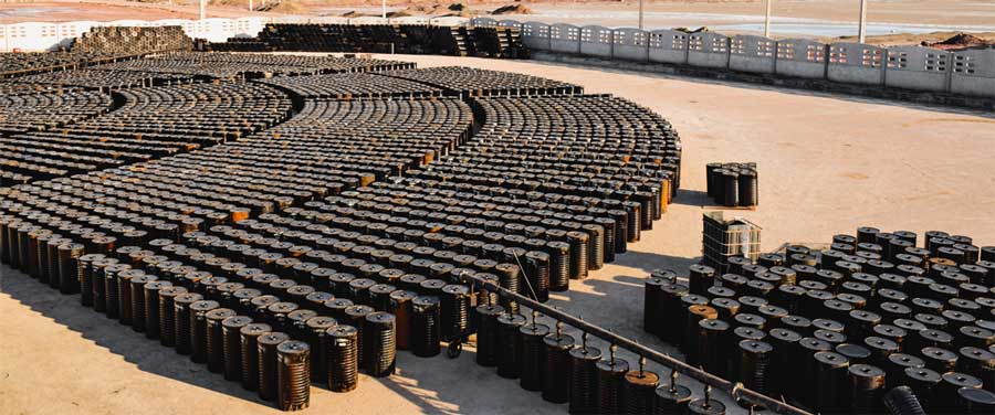 Industrial manufacturing bitumen